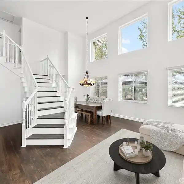 TIMELESS DESIGN MEETS MODERN COMFORT