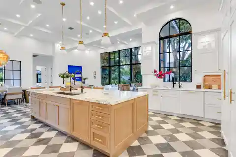 Stately Residence in Les Jardins