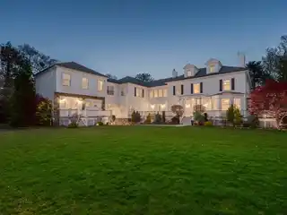 Extraordinary Residence in Cliff Estates