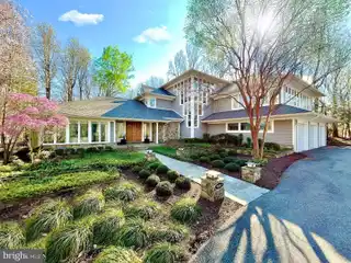 Exceptional Home in Prestigious Palisades