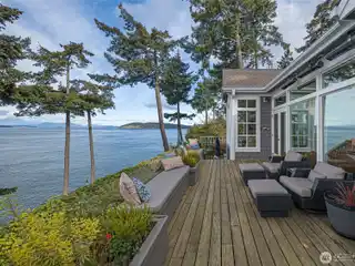 Spectacular Oceanfront Retreat