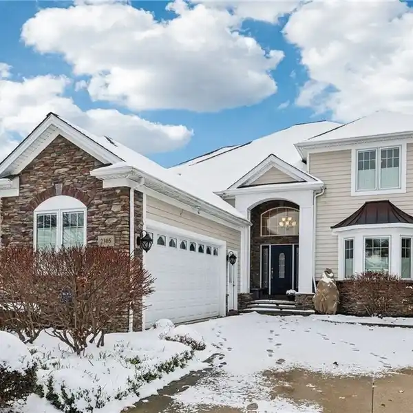 LOVELY HOME WITH ELEGANT OPEN-CONCEPT DESIGN