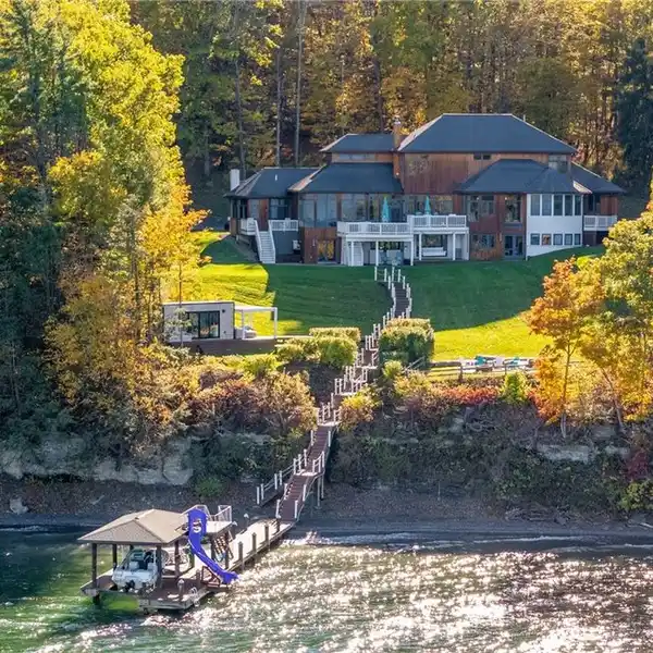 UNPARALLELED LAKESIDE LIVING