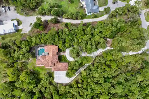 Gated Florida Retreat with Spacious Guest Suites