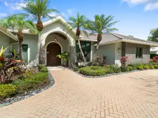 Beautifully Renovated Estate in Audubon Golf & Country Club