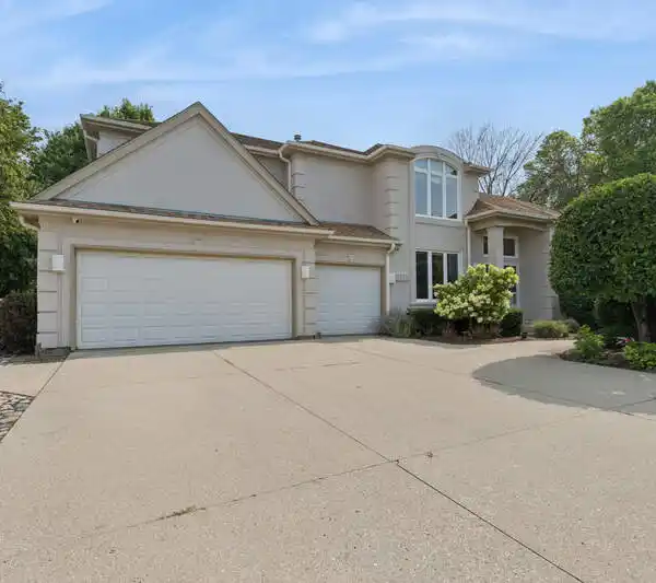 SUPER-SPACIOUS HOME LOCATED ON A QUIET CUL-DE-SAC