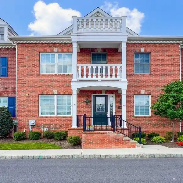 LUXURY TOWNHOME