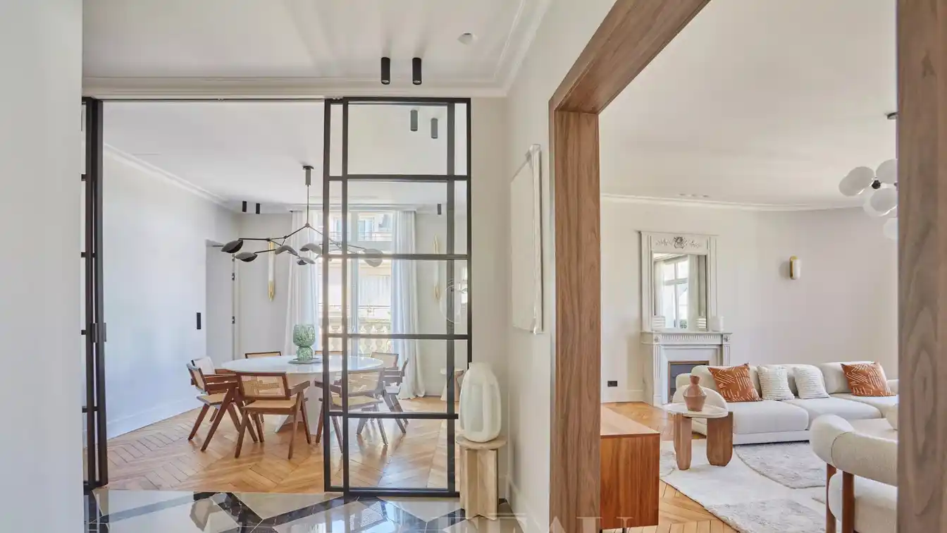 Immaculately Detailed Five Bedroom Luxury Apartment