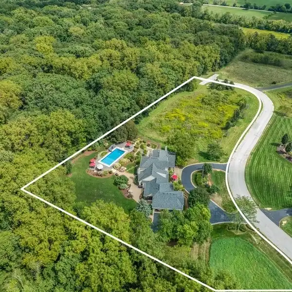 SOPHISTICATED ESCAPE WITH POOL AND NATURE PRESERVE
