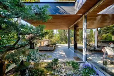 Architectural Gem with Japanese-mediterranean Garden