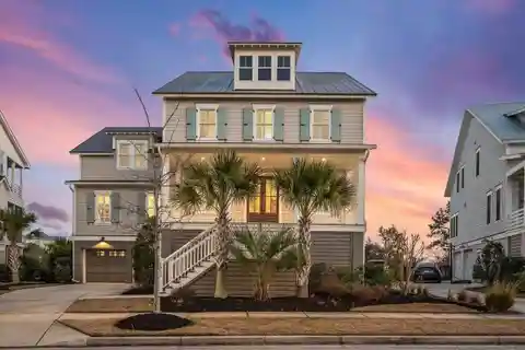 Elevated Six Bedroom Home in Daniel Island Edgefield Park