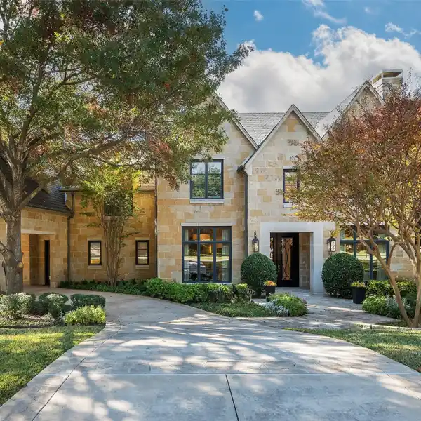 EXCEPTIONAL CREEKSIDE ESTATE IN GLEN ABBEY