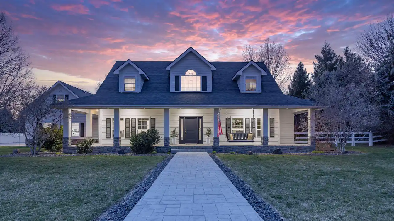 Modern Cape Cod Estate in the Colony
