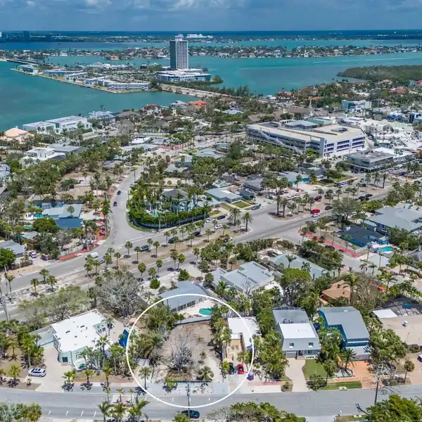 EXCEPTIONAL PROPERTY IN THE HEART OF ST. ARMANDS