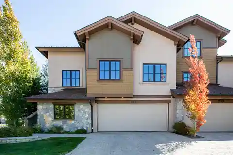 Luxury Townhome Offering an Extraordinary Lifestyle
