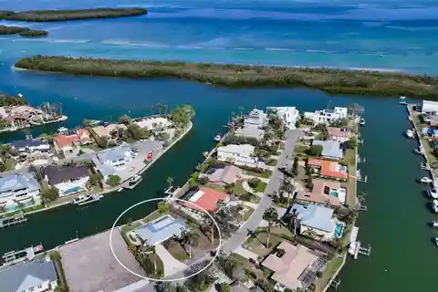 Beautiful Waterfront Home in Emerald Harbor