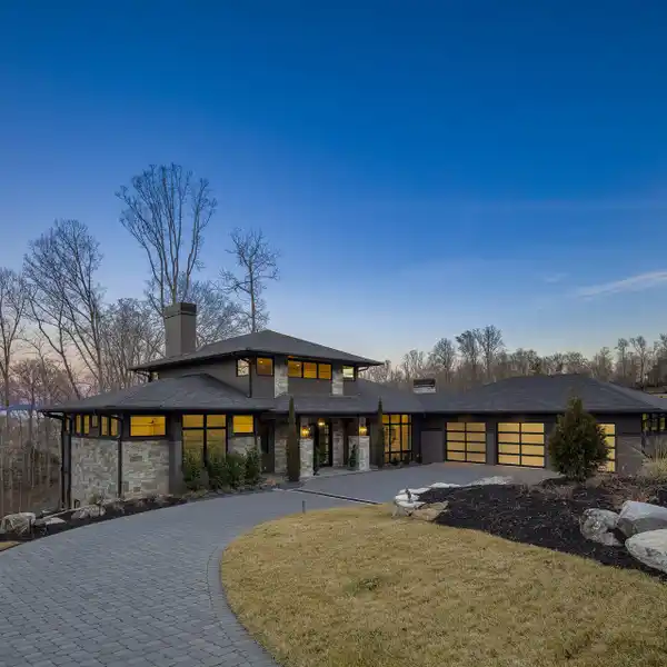 IMPECCABLE DESIGN WITH BREATHTAKING MOUNTAIN VISTAS