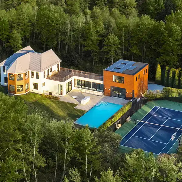 MODERN MASTERPIECE IN SOUTHAMPTON