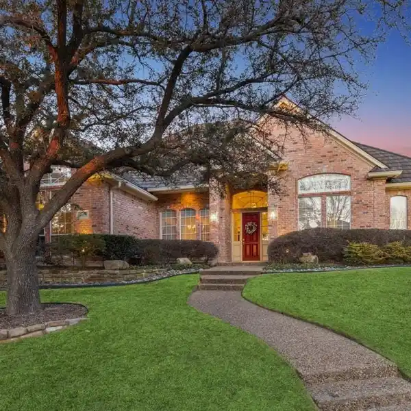 RARE ONE-STORY CUSTOM HOME IN STONEBRIAR VILLAGE