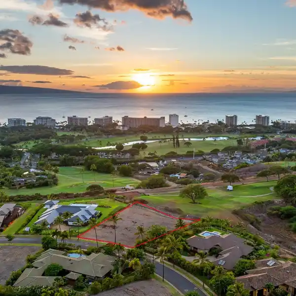 EXTRAORDINARY GOLF-FRONT HOMESITE IN LANIKEHA
