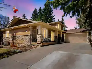 Distinguished Lake Bonavista Property