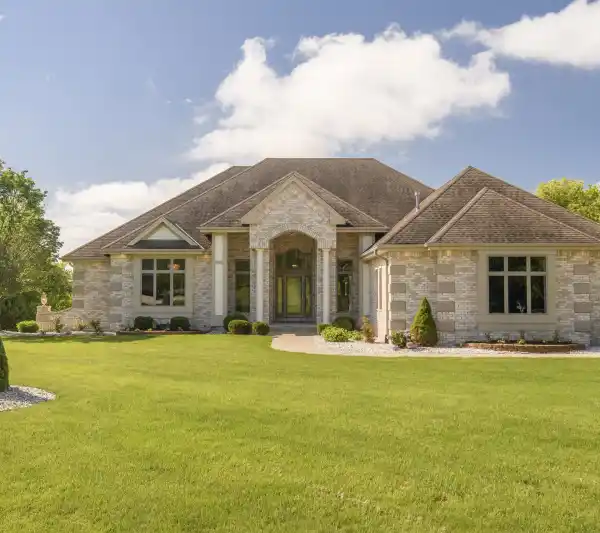 EXQUISITE AND INVITING RANCH HOME