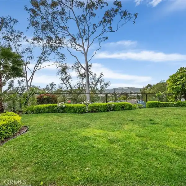 SINGLE-LEVEL HOME WITH A LARGE YARD