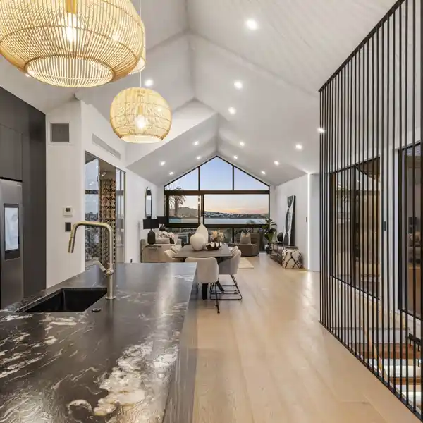 LUXURIOUS LIVING WITH PANORAMIC VIEWS