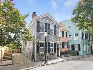 Classic Charleston Single