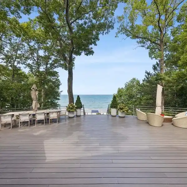 EXQUISITE LAKEFRONT ESTATE