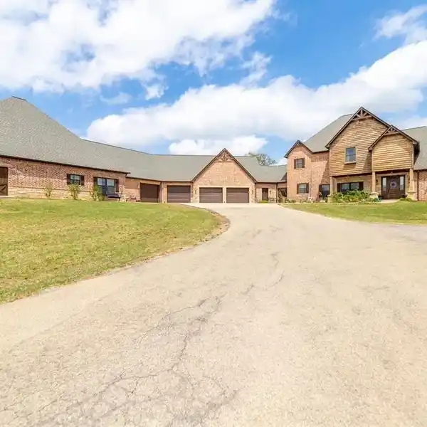BEAUTIFUL COUNTY ESTATE