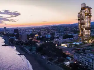 Spacious Flat Overlooking the Sea