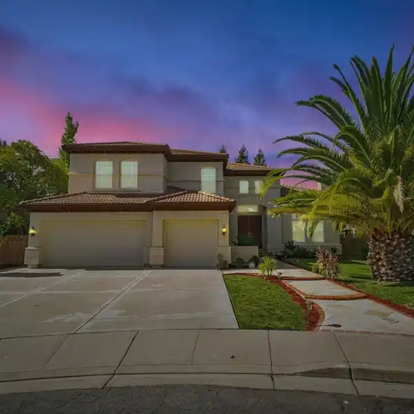 TROPHY HOME IN PRESTIGIOUS VINTAGE GROVE