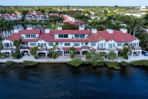 Relaxed Luxury Living in the Estuary
