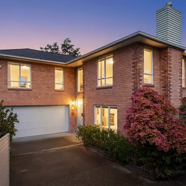 TIMELESS ELEGANCE WITH MODERN FUNCTIONALITY