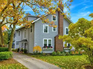 Timeless Coastal Elegance with Modern Architectural Flair