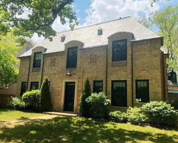GRAND GEORGIAN ESTATE HOME WITH VINTAGE DETAILS IN WINNETKA