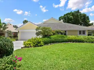 Jonathan’s Landing Gem with Tranquil Garden Retreat