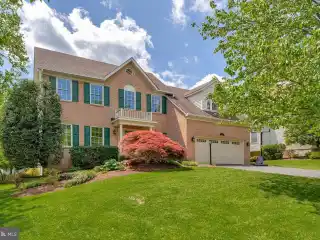 Spacious Farm Home with Wet Bar