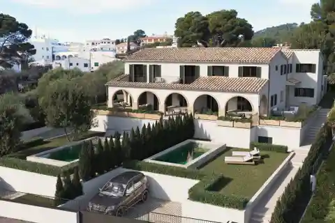 Beautiful Villa with Pool Right by the Sea