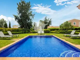 Gorgeous Villa with Pool and Garage