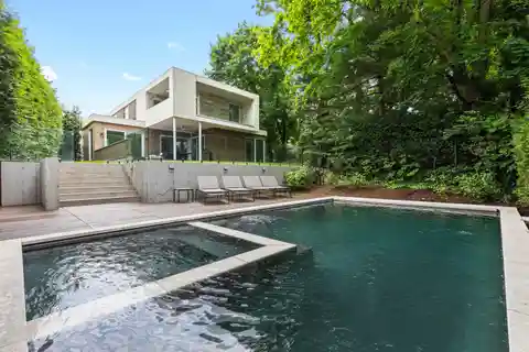 Stylish Modern Oasis