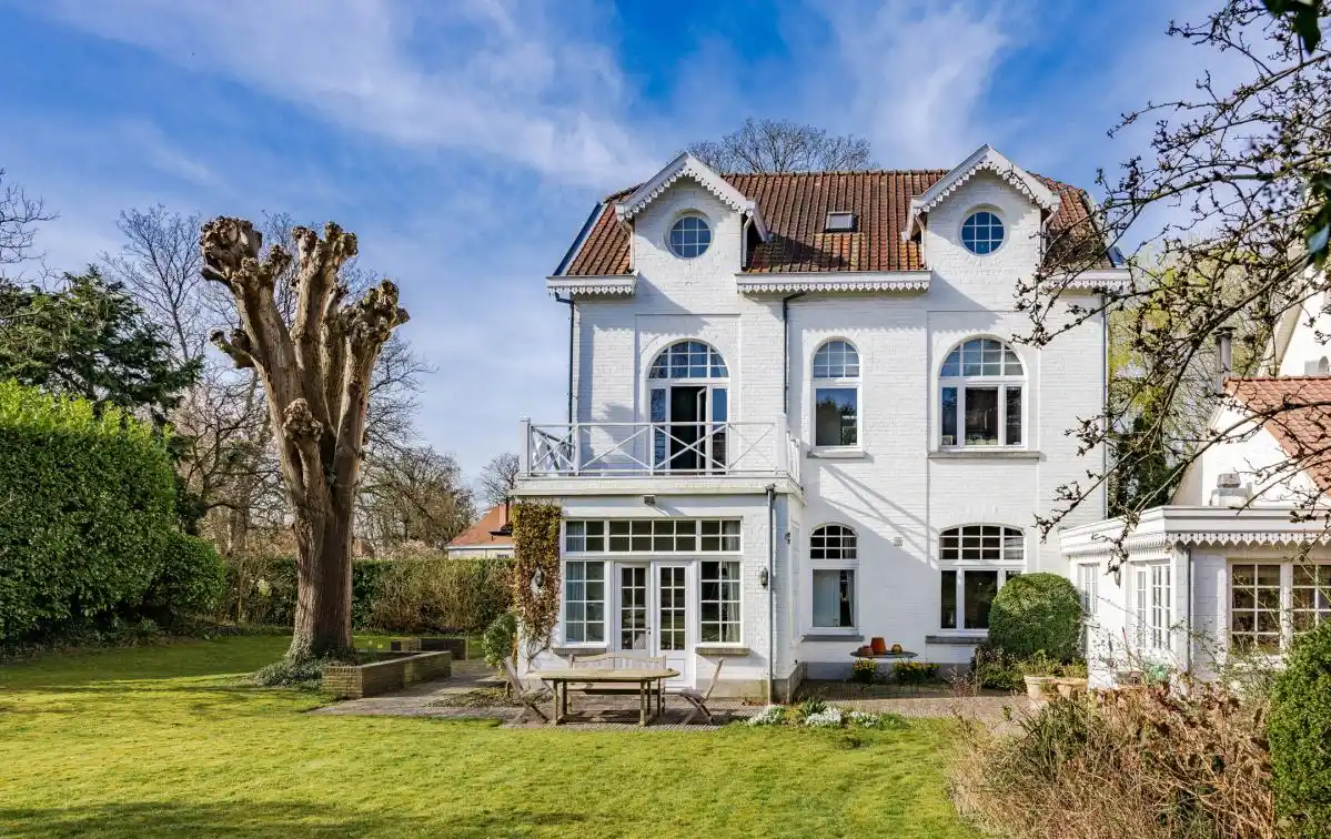 Exceptional Property in a Green Setting
