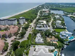 Lovely Bermuda Style House in the Mccormick Mile