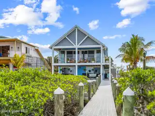 Ultimate Retreat on a Boat-access-only Island