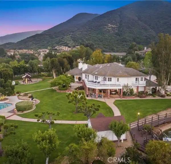 OPULENT 4.5-ACRE ESTATE