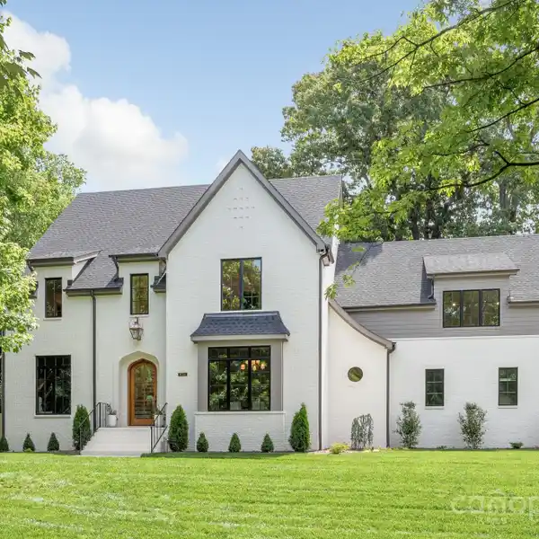 STUNNING LANSDOWNE HOME WITH CUSTOM CRAFTSMANSHIP