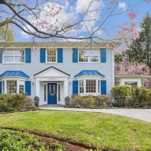CLASSIC MEETS MODERN IN PRIME LOCATION