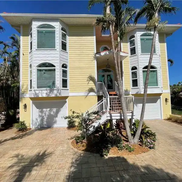 LUXE CAPTIVA VILLAGE BEAUTY