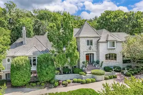 Luxury Custom Estate in Prestigious Hallbrook Farms